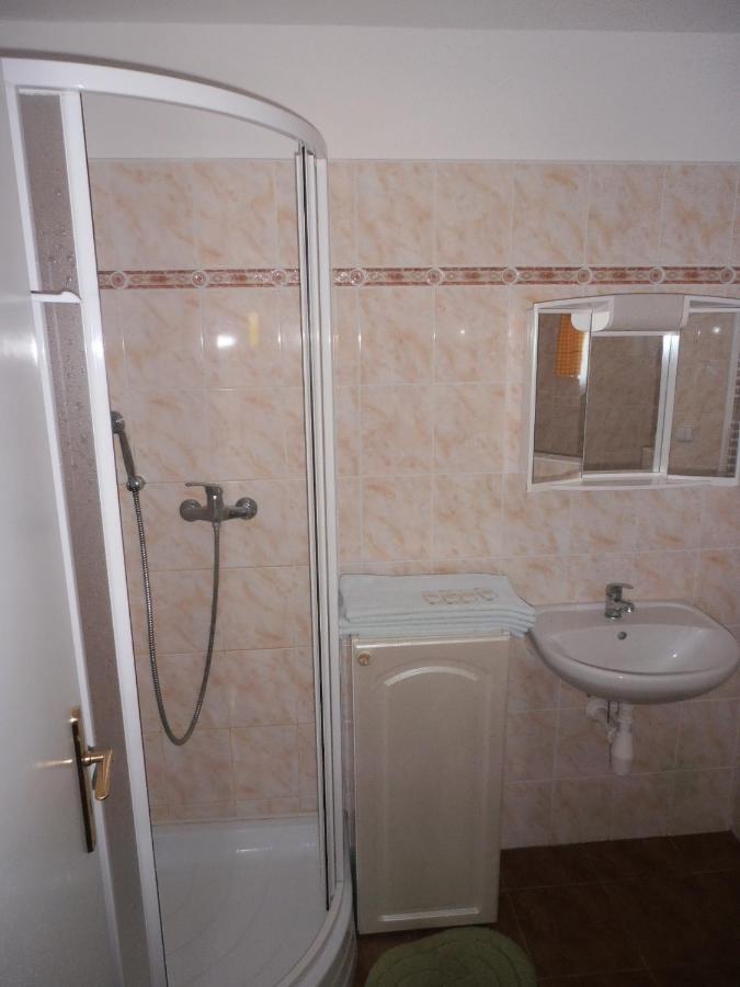 Ubytovani U Machova Jezera - Apartmany - Ludmila Grulisova Doksy  Buitenkant foto