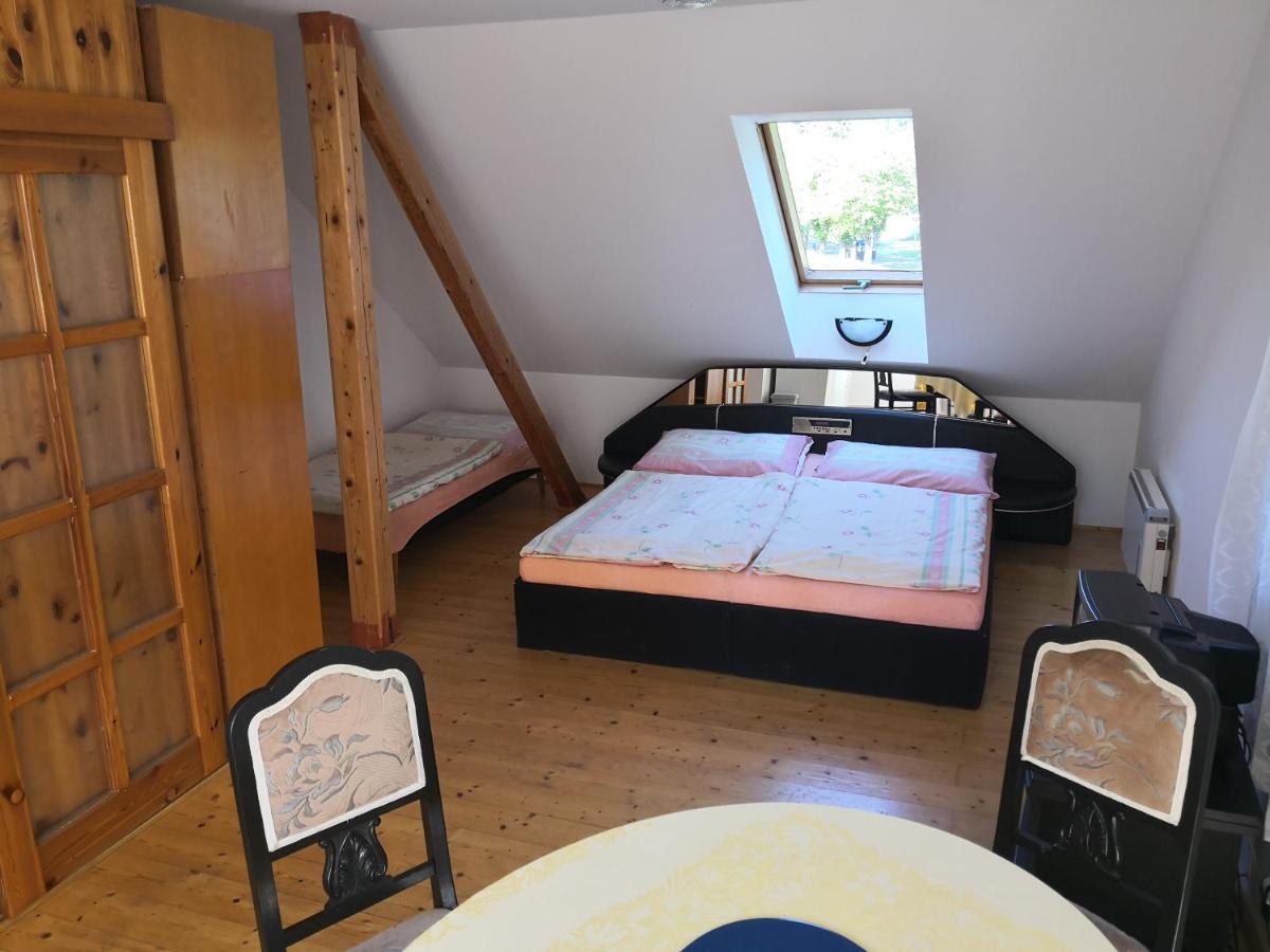 Ubytovani U Machova Jezera - Apartmany - Ludmila Grulisova Doksy  Buitenkant foto