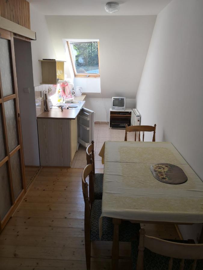 Ubytovani U Machova Jezera - Apartmany - Ludmila Grulisova Doksy  Buitenkant foto